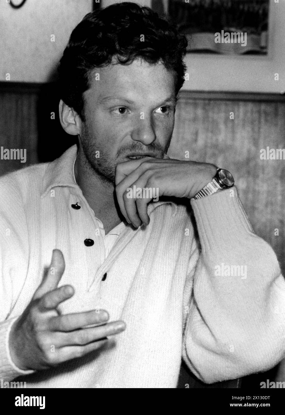 Gabriel Barylli, österreichischer Schauspieler, wurde während einer Pressekonferenz am 17. November 1986 in Wien festgenommen. Auf der Pressekonferenz sprach er über seine Theaterarbeit. - 19861117 PD0007 - Rechteinfo: Rechte verwaltet (RM) Stockfoto