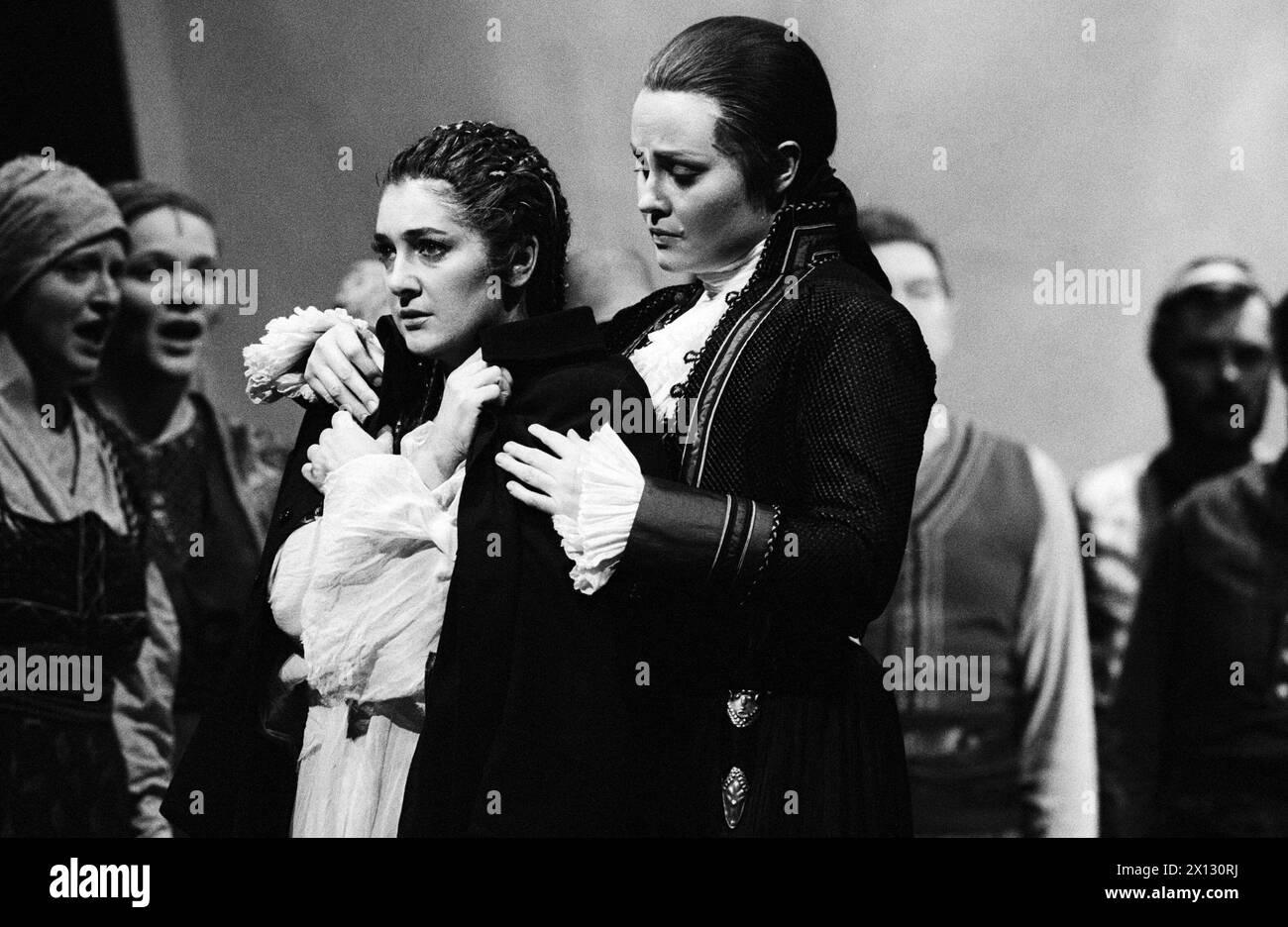 Das Foto wurde am 18. Februar 1987 anlässlich der kommenden Premiere von Johannes Schaafs Inszenierung von Mozarts Oper „Idomeneo“ in der Staatsoper aufgenommen und zeigt Marie McLaughlin (l.) als „Ilia“ und Delores Ziegler als „Idamante“. Nikolaus Harnoncourt ist Dirigent. - 19870218 PD0008 - Rechteinfo: Rechte verwaltet (RM) Stockfoto