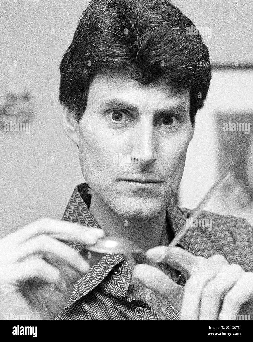 Porträt von "Löffelbender" URI Geller, aufgenommen in Wien am 5. Februar 1987. - 19870206_PD0001 - Rechteinfo: Rechte verwaltet (RM) Stockfoto