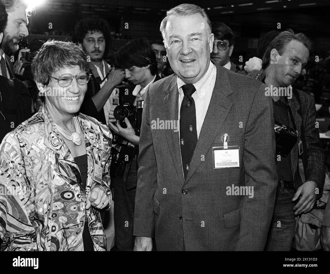 Das Foto wurde am 17. Juni 1987 anlässlich der UN-Drogenkonferenz in Wien aufgenommen und zeigt den US-Justizminister Edwin Meese und die Bundesgesundheitsministerin Rita Suessmuth (l.). - 19870617 PD0009 - Rechteinfo: Rechte verwaltet (RM) Stockfoto