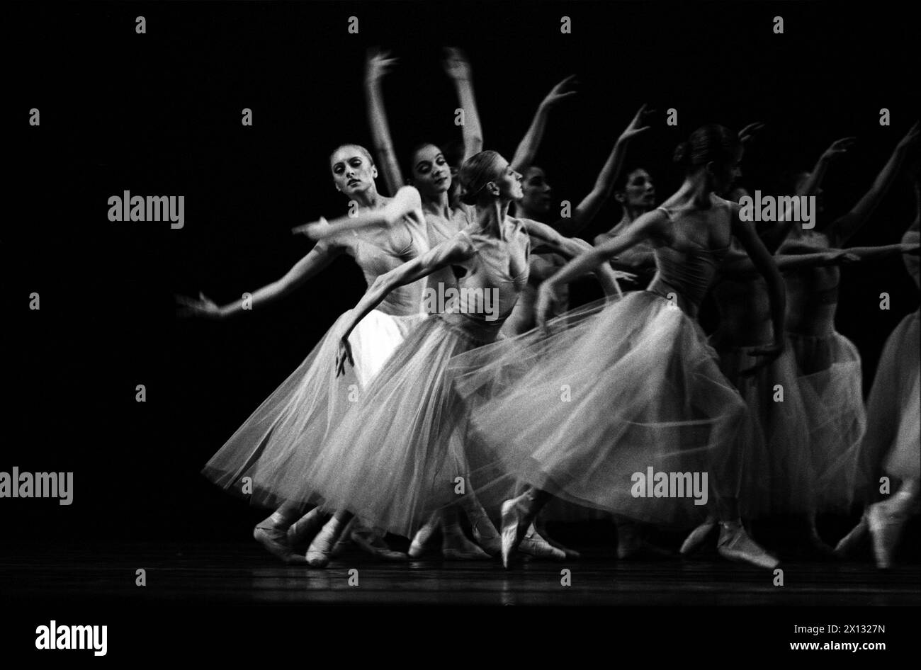 Fotoprobe zur Premiere von Tschaikowskis Ballett „Serenade“ in der Wiener Staatsoper am 16. Dezember 1987. - 19871214 PD0004 - Rechteinfo: Rechte verwaltet (RM) Stockfoto