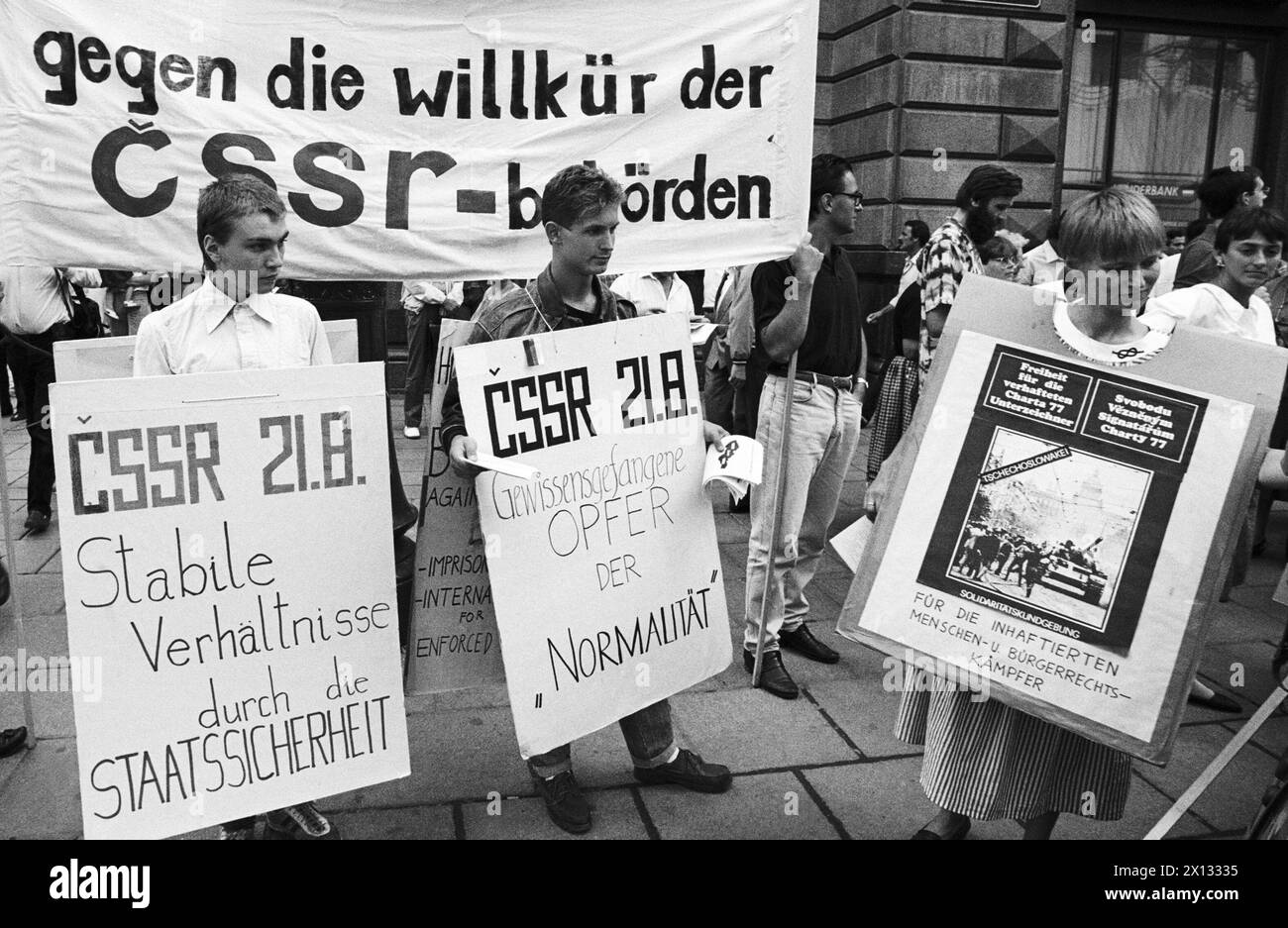 Wien am 21. August 1988: Die "Internationale Helsinki Föderation für Menschenrechte" demonstrierte gegen die Situation in der CSSR und zum Gedenken an den "Prager Frühling" am 21. August 1968. - 19880821 PD0002 - Rechteinfo: Rechte verwaltet (RM) Stockfoto