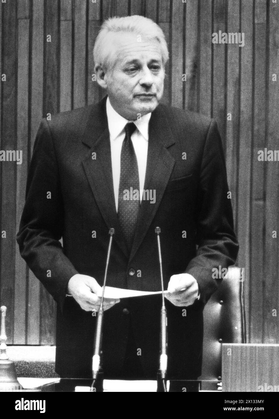 Leopold Gratz, Präsident des österreichischen bundestages, erklärt seinen Rücktritt in der Sitzung am 25. Januar 1989. - 19890125 PD0004 - Rechteinfo: Rechte verwaltet (RM) Stockfoto