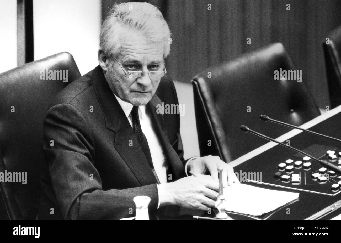 Leopold Gratz, Bundespräsident Österreichs, erklärt nach der Sitzung am 25. Januar 1989 seinen Rücktritt. - 19890125 PD0003 - Rechteinfo: Rechte verwaltet (RM) Stockfoto