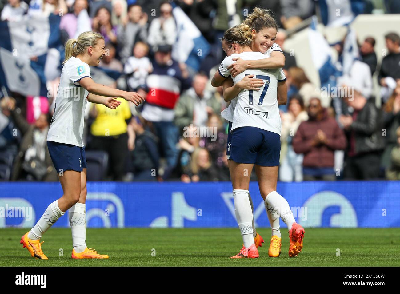 London, Großbritannien. April 2024. Martha Thomas feiert beim Spiel des Adobe Women’s FA Cup zwischen Tottenham Hotspur und Leicester City im tot Stockfoto