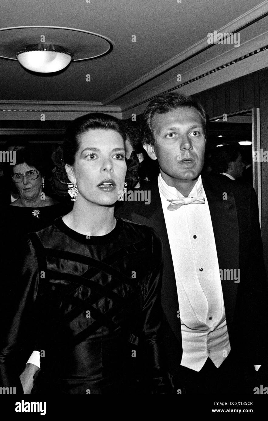 Caroline von Monaco und ihr Ehemann Stefano Casiraghi wurden am 23. Februar 1990 beim Opernball in Wien gefangen genommen. - 19900223 PD0024 - Rechteinfo: Rechte verwaltet (RM) Stockfoto