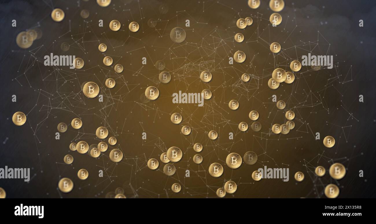 Bild des Netzwerks von Verbindungen mit Bitcoin-Symbol über dem Himmel mit Wolken und Blitzen Stockfoto