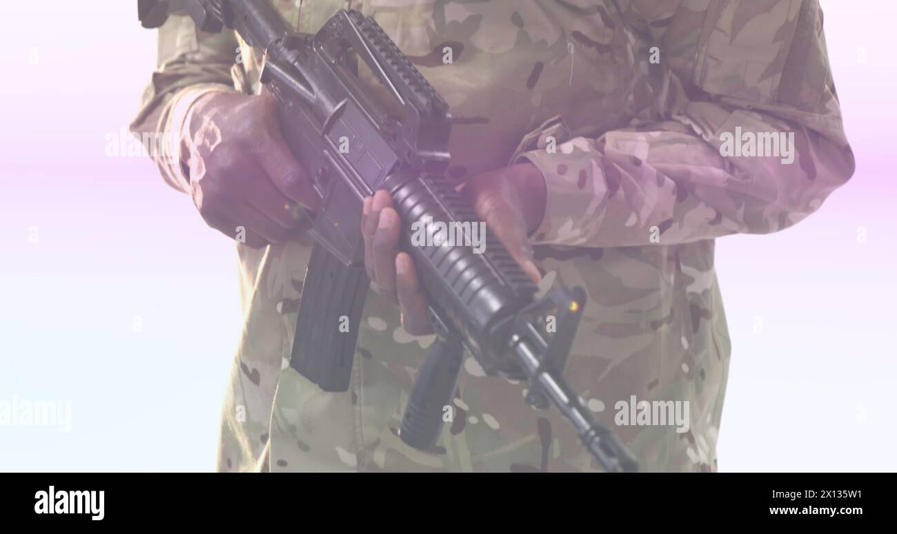 Bild eines Porträts des afroamerikanischen Soldaten mit Pistole und mehrfarbigem, beweglichem Objektiv Stockfoto