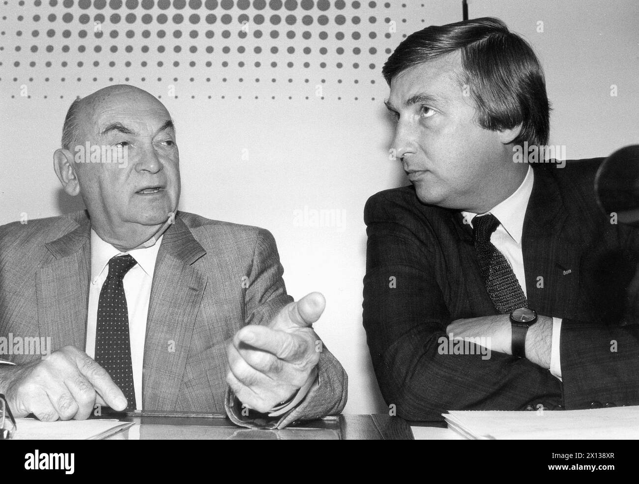 Ehemaliger OEGB-Chef und Vorsteher-Präsident der Nationalversammlung Anton Benya (l.) und Fritz Verzetnitsch (R.), undatiertes Foto. - 19920101_PD0021 - Rechteinfo: Rechte verwaltet (RM) Stockfoto