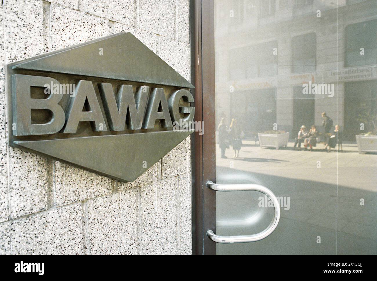 Das Logo der Österreichischen Bank BAWAG (Bank für Arbeit und Wirtschaft AG), aufgenommen am 20. April 1994 in Wien. - 19940420 PD0008 - Rechteinfo: Rechte verwaltet (RM) Stockfoto