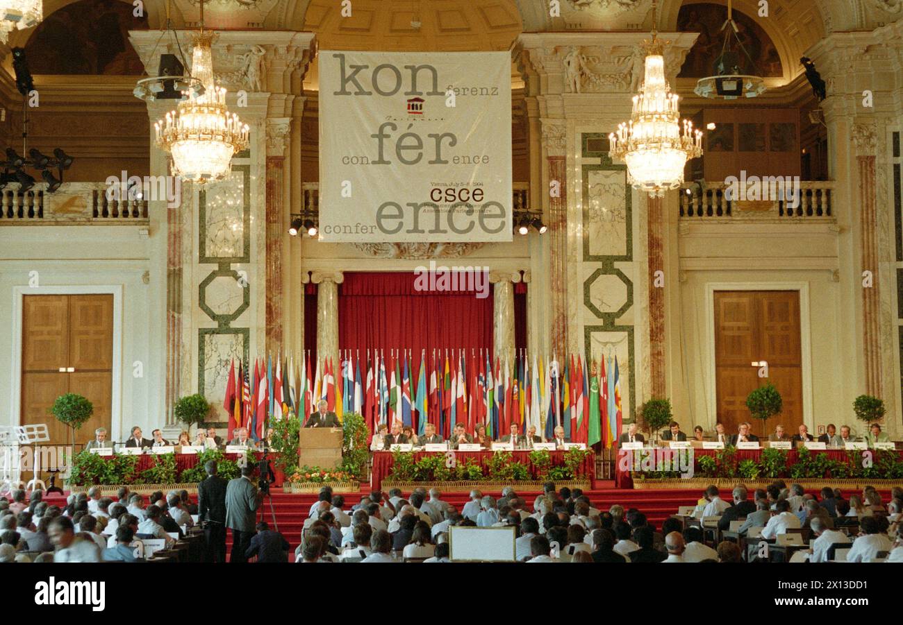 Die dritte parlamentarische Sitzung der Konferenz für Sicherheit und Zusammenarbeit in Europa (KSZE) wurde am 5. Juli 1994 in Wien eröffnet. - 19940705_PD0005 - Rechteinfo: Rechte verwaltet (RM) Stockfoto