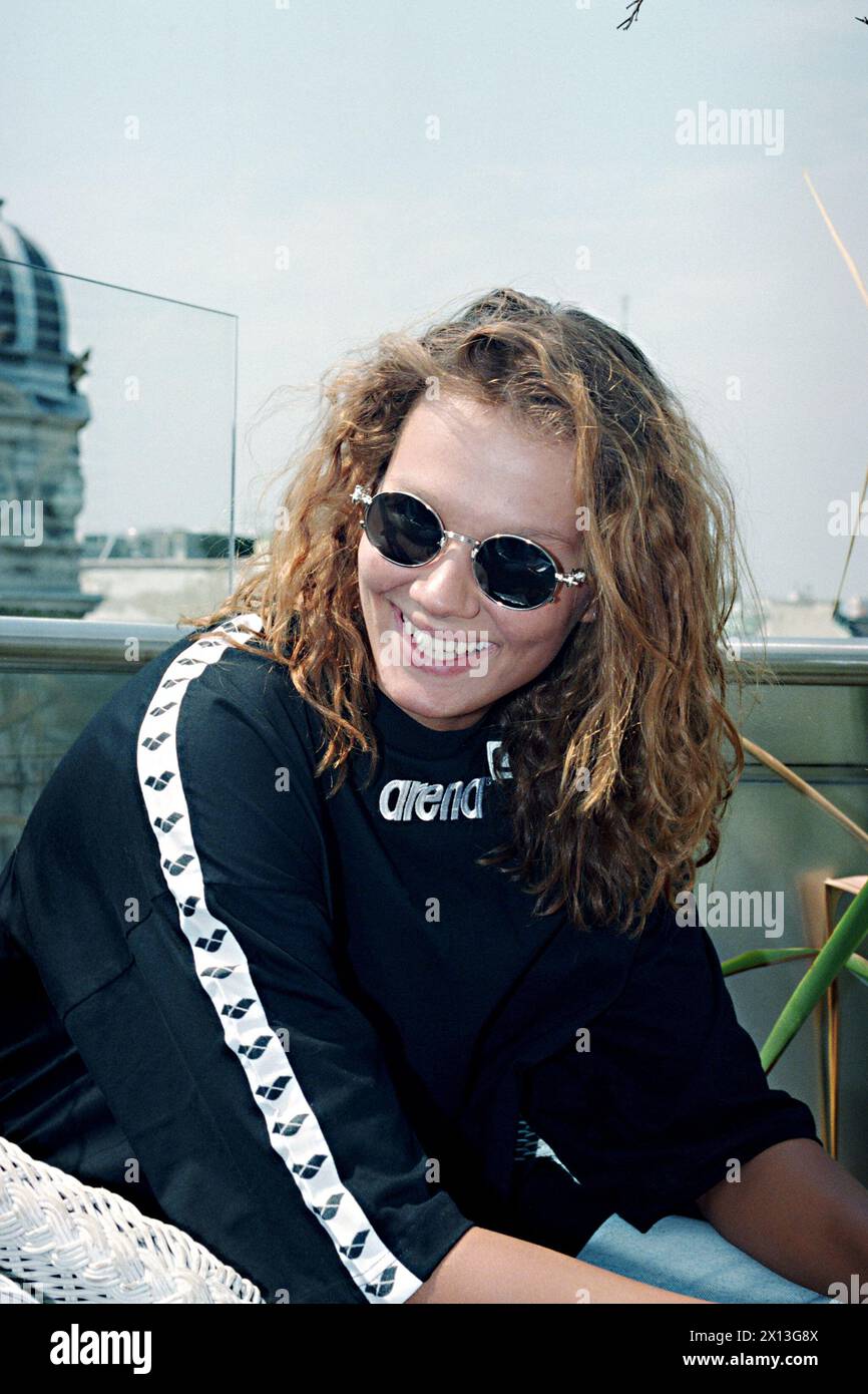Der sechste Schwimmmeister von Europa, Franziska van Almsick (Deutschland), wurde am 14. August 1995 auf einer Pressekonferenz in Wien festgehalten. - 19950814 PD0004 - Rechteinfo: Rechte verwaltet (RM) Stockfoto