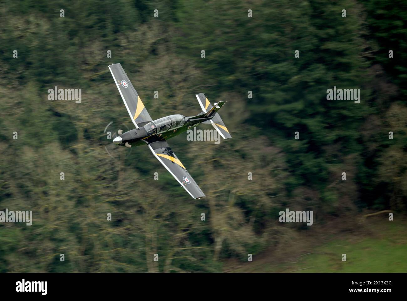 RAF Beechcraft T-6C Texan II ZM329 von RAF Valley auf einem Flugtraining in LFA7 (Machschleife) Stockfoto