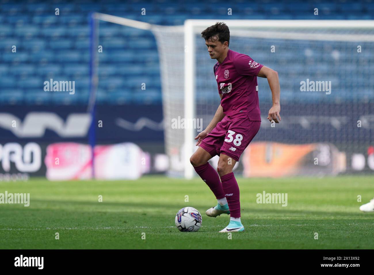 LONDON, ENGLAND - 13. APRIL: Perry ng von Cardiff City während des Sky Bet Championship Matches zwischen Millwall und Cardiff City im den am 13. April 2024 in London, England. (Foto: Dylan Hepworth/MB Media) Stockfoto