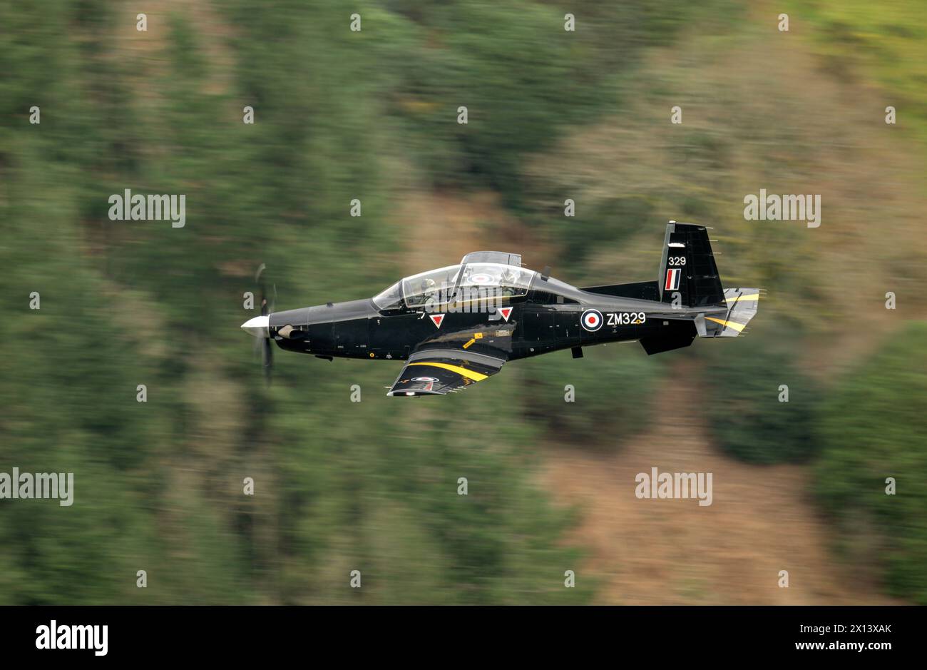 RAF Beechcraft T-6C Texan II ZM329 von RAF Valley auf einem Flugtraining in LFA7 (Machschleife) Stockfoto