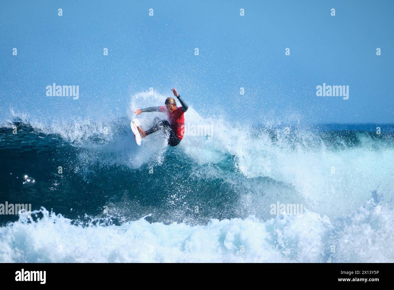 Der japanische Profi-Surfer Kanoa Igarashi tritt 2024 beim Margaret River Pro Surf Event in Surfer's Point, Prevelly, Western Australia an. Stockfoto