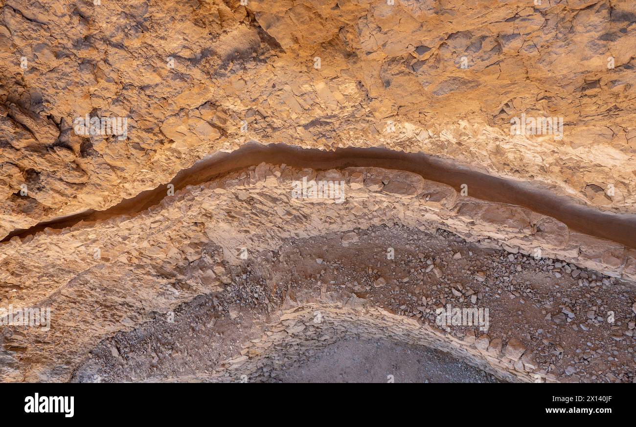 Der alte Wasserablauf im Felsen. Masada Festung. Totes Meer, Jordanien. Stockfoto