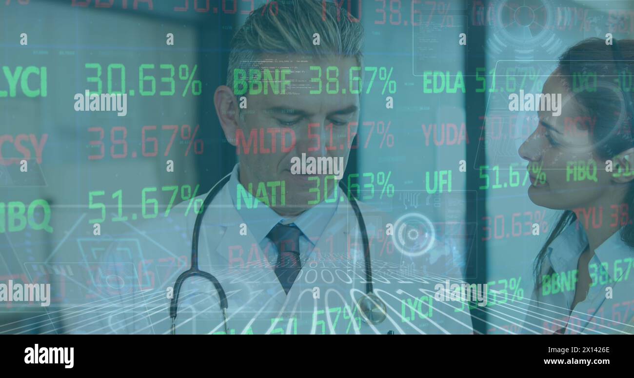 Bild der Datenverarbeitung über zwei kaukasische Ärzte Stockfoto