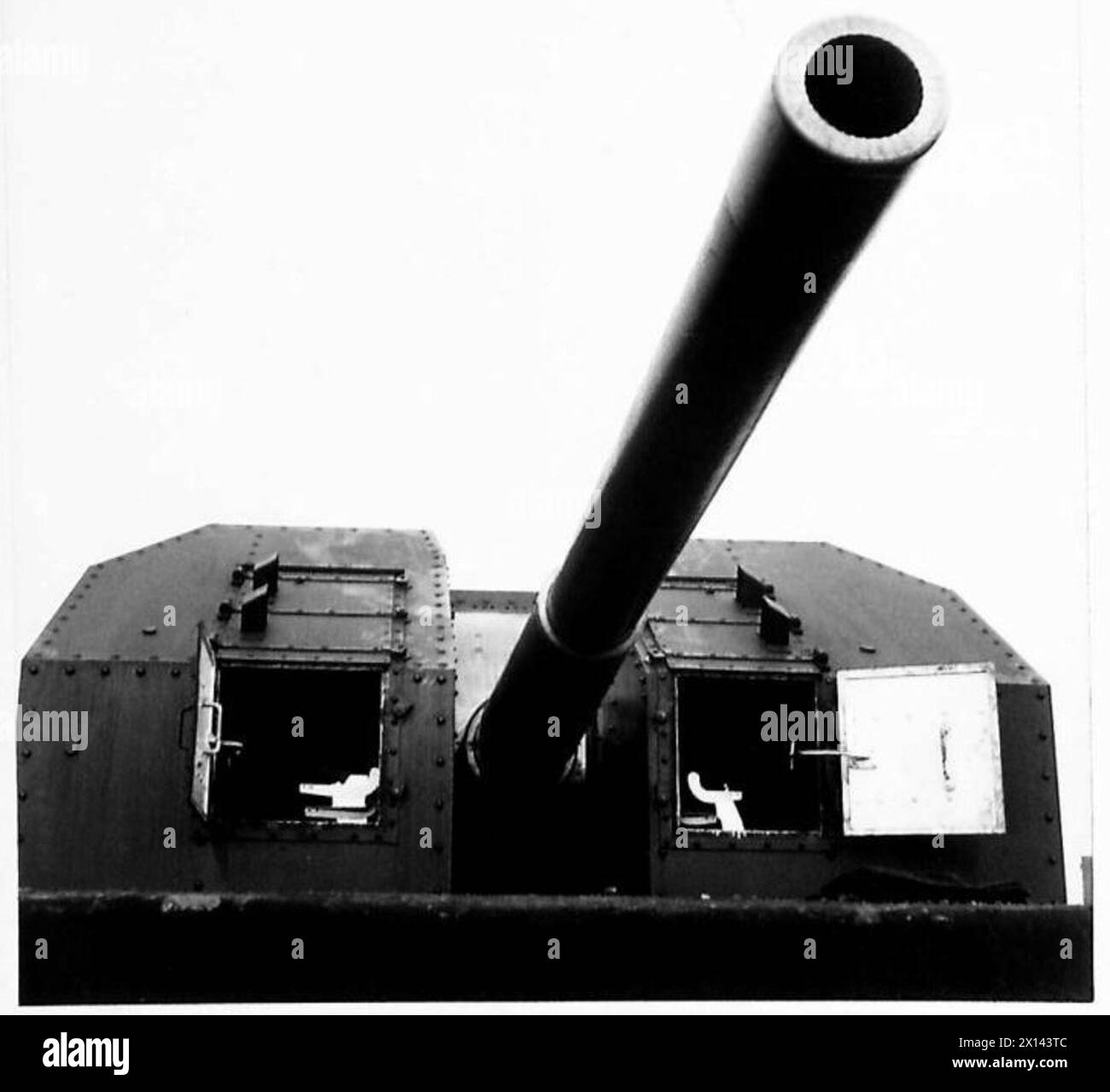 Eine Nahaufnahme der neuen Flugabwehrkanone 5,25 unter Operation und Aufsicht der British Army. Stockfoto