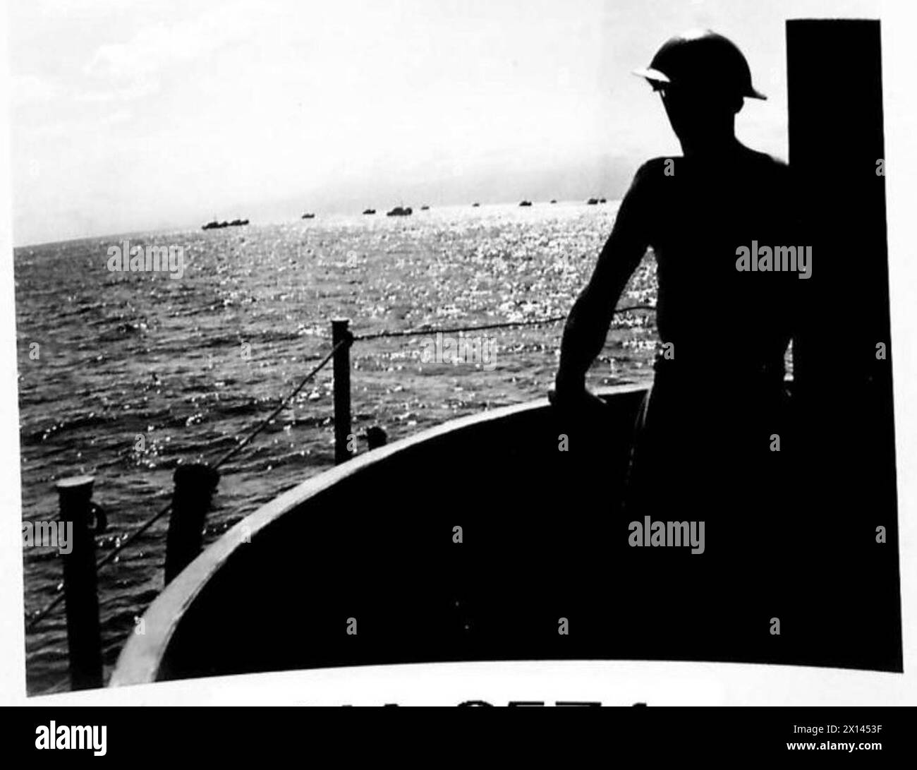 Alliierte Invasionsflotten segeln auf das italienische Festland mit einer großen Anzahl von Landungsbooten, die für den Transport von Truppen für die Landung der Fünften Armee in der Salerno-Bucht verwendet wurden. Stockfoto