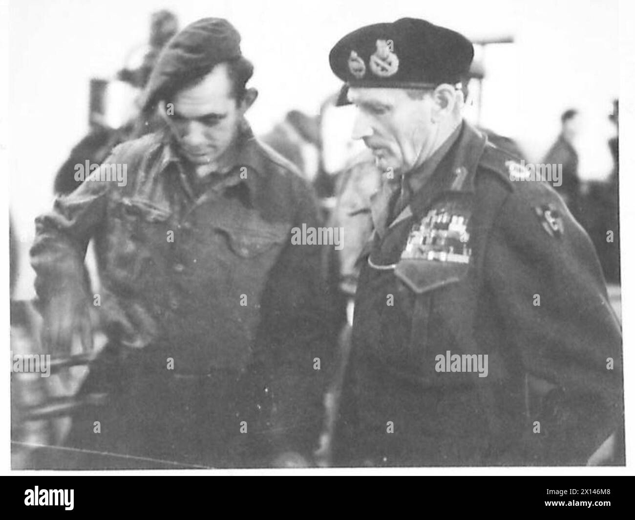 Der Oberbefehlshaber wird während seines Besuchs an der Corps Trade School 30 unter Aufsicht der Britischen Armee des Rheins fotografiert. Stockfoto