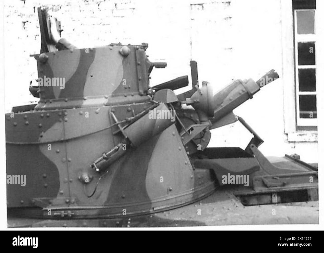 BREN A.A.-BEFESTIGUNG FÜR MARK 6 B LEUCHTSTOFFTANK - hintere Klappe des Turms offen, British Army Stockfoto
