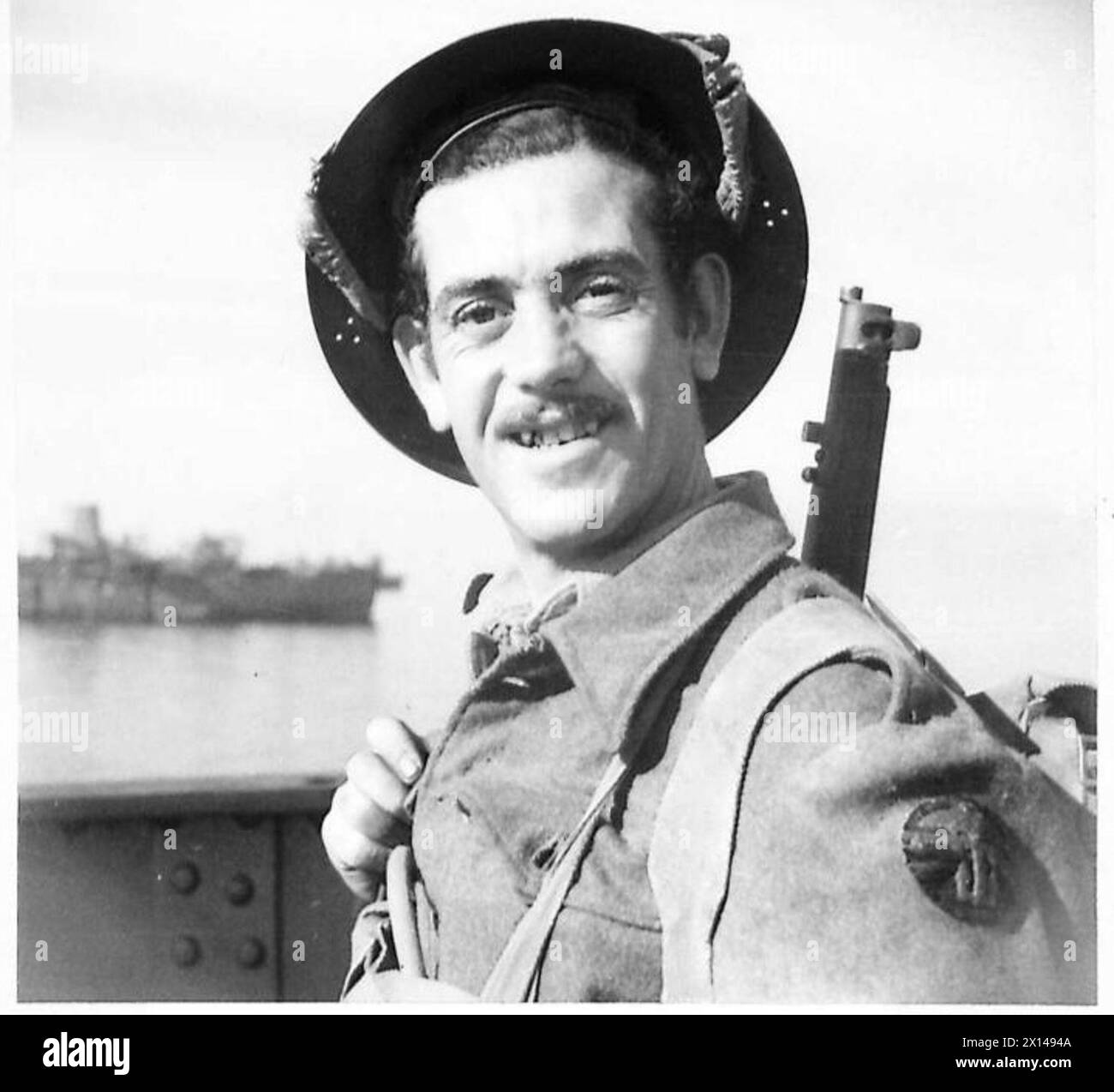 CPL. W. H. Briscoe von den Buff ist während der alliierten Landungsoperationen südlich von Rom anwesend. Stockfoto