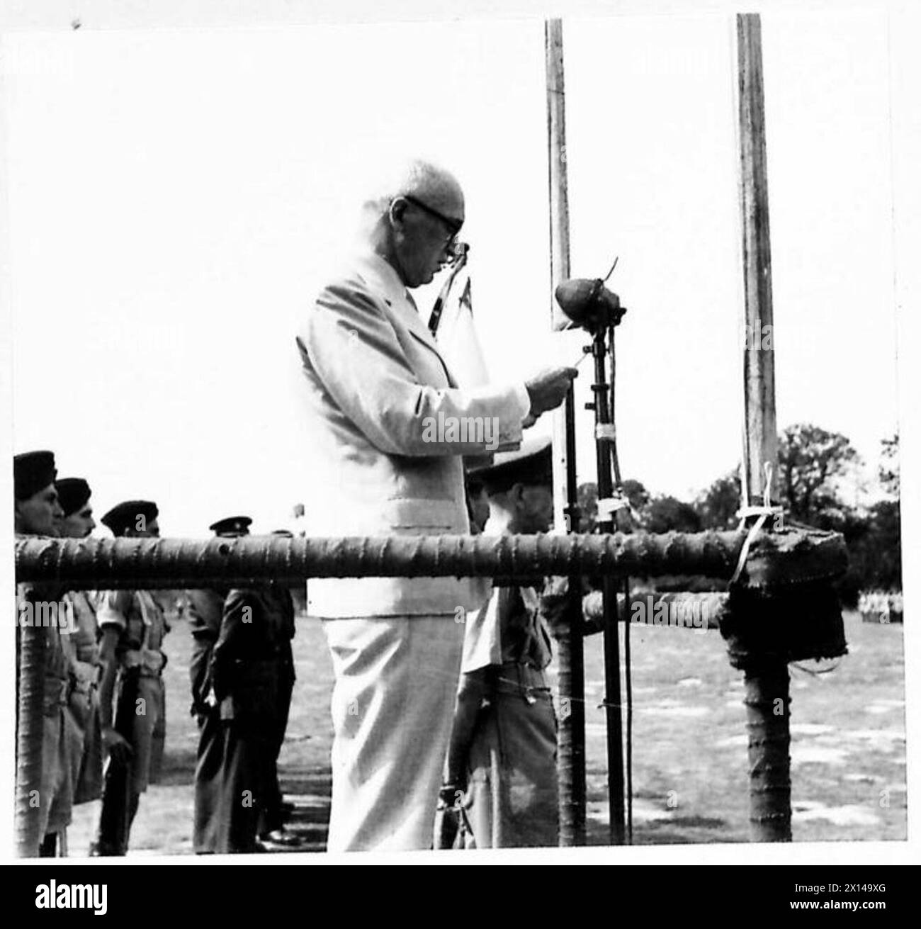 Dr. Benes spricht während seines offiziellen Besuchs vor tschechischen Truppen auf der Parade. Stockfoto