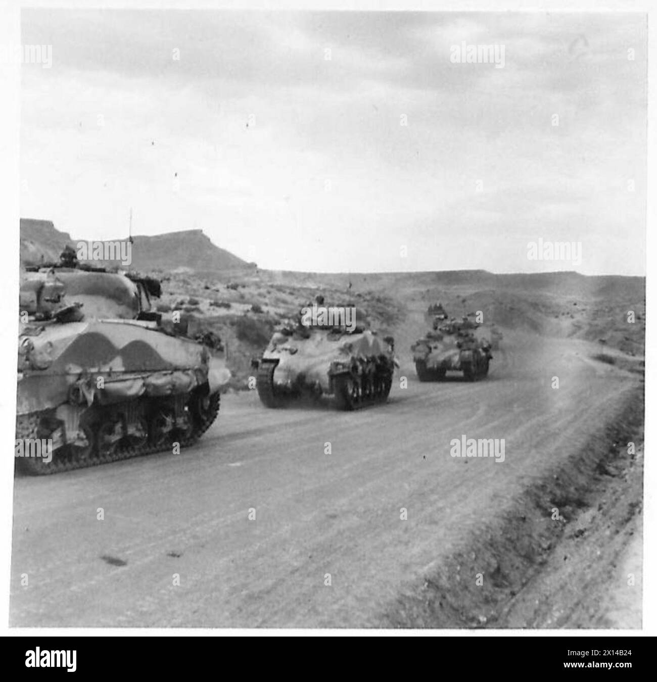SCHLACHT DER GABES GAP - Panzer der Queen's Buys bewegen sich durch die Gabes Gap British Army Stockfoto
