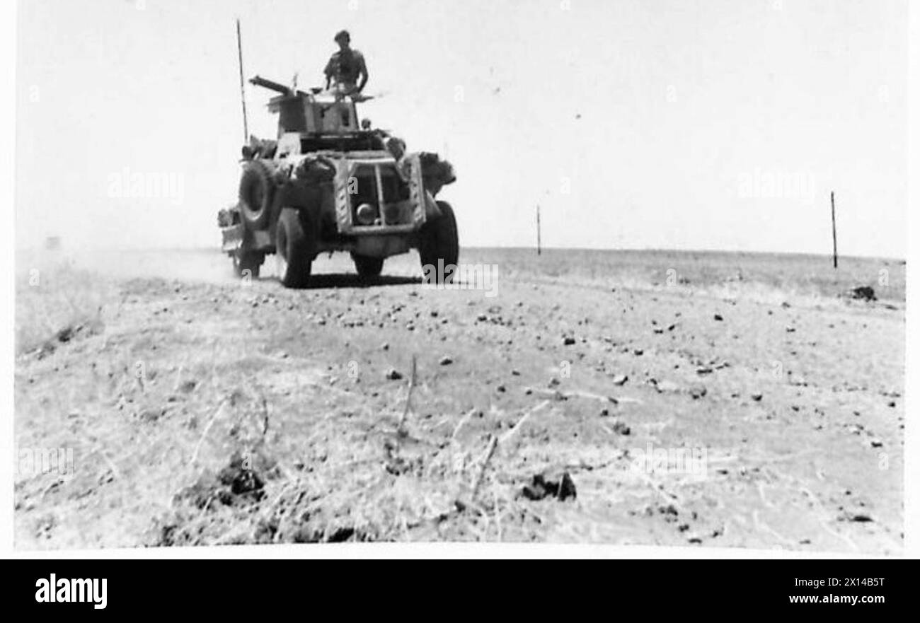 Ein gepanzertes Auto der britischen Armee bewegt sich entlang der Damaskus-Straße während Operationen, die nach Syrien vordringen. Stockfoto