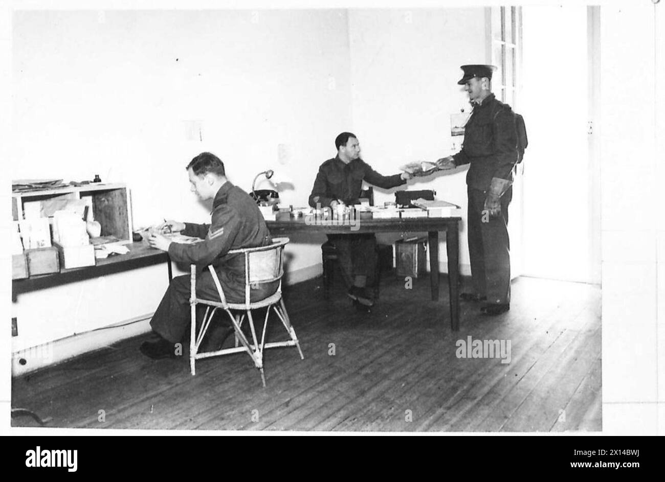 Die Fotoabteilung der Army Film and Photographic Unit war 1941 für die Indexierung und Tabulierung von Standfilmen und Fotografien zuständig, die militärische Ereignisse dokumentieren. Stockfoto