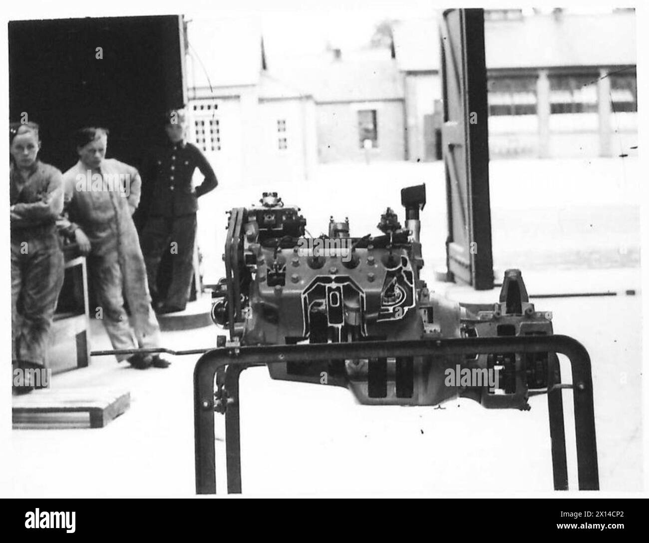 R.A.O.C. SCHULE FÜR UNTERRICHT BEI HILSEA - Ein V8-Motor für Unterrichtszwecke der British Army Stockfoto