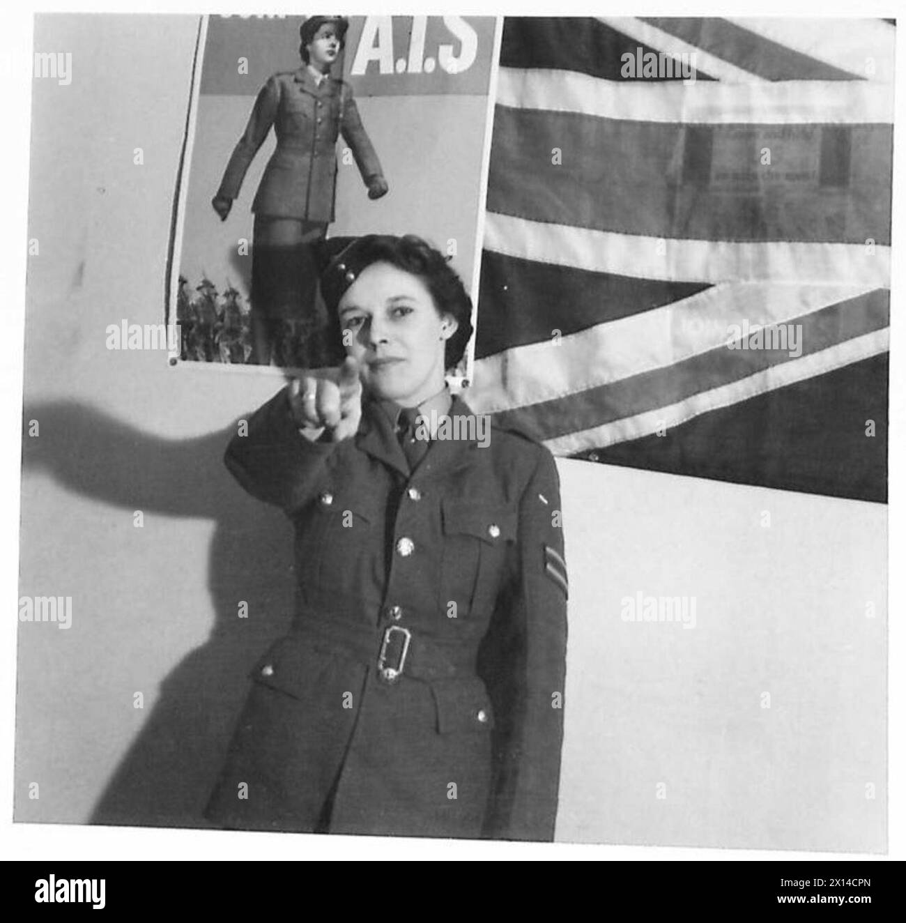 Corporal Muriel Smith, ehemals Schreibkraft und Friseur, ist heute als Rekrutierungs-ATS-Korporal in Liverpool innerhalb der North West Recruiting Division tätig und spiegelt Personalrekrutierung und administrative Rollen wider. Stockfoto