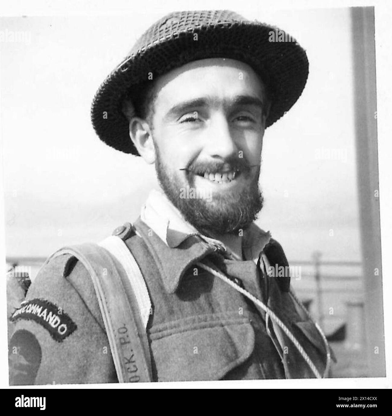 Petty Officer L. Haslock von den Royal Naval Commandos nimmt an einer neuen Landung der Alliierten südlich von Rom Teil. Stockfoto