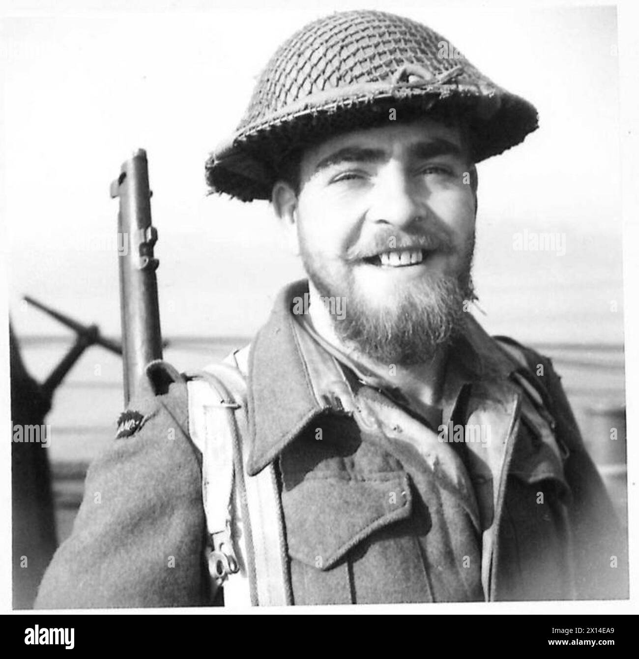 Able Seaman T. Adams von den Royal Naval Commandos beteiligt sich an einer neuen alliierten Landungsoperation südlich von Rom, Italien, als Teil von Militäraktionen des Zweiten Weltkriegs. Stockfoto