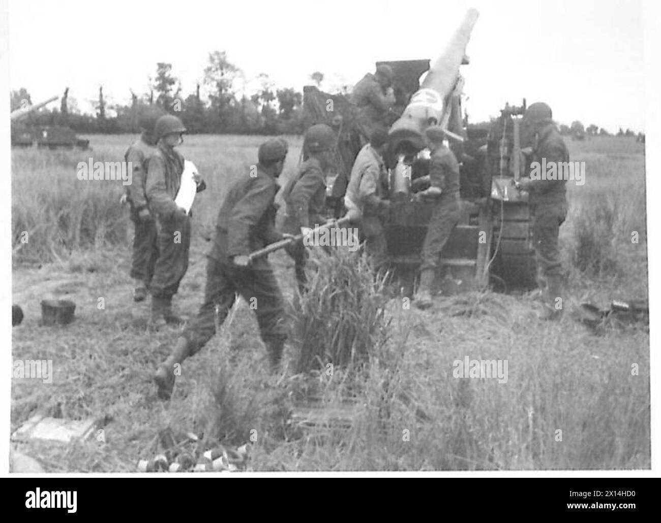 DER FELDZUG IN DER NORMANDIE 1944 – eine amerikanische M12 GMC 155 mm Selbstfahrkanone des 987. Feldartillerie-Bataillons in der Nähe von Bayeux, 10. Juni 1944 US Army Stockfoto