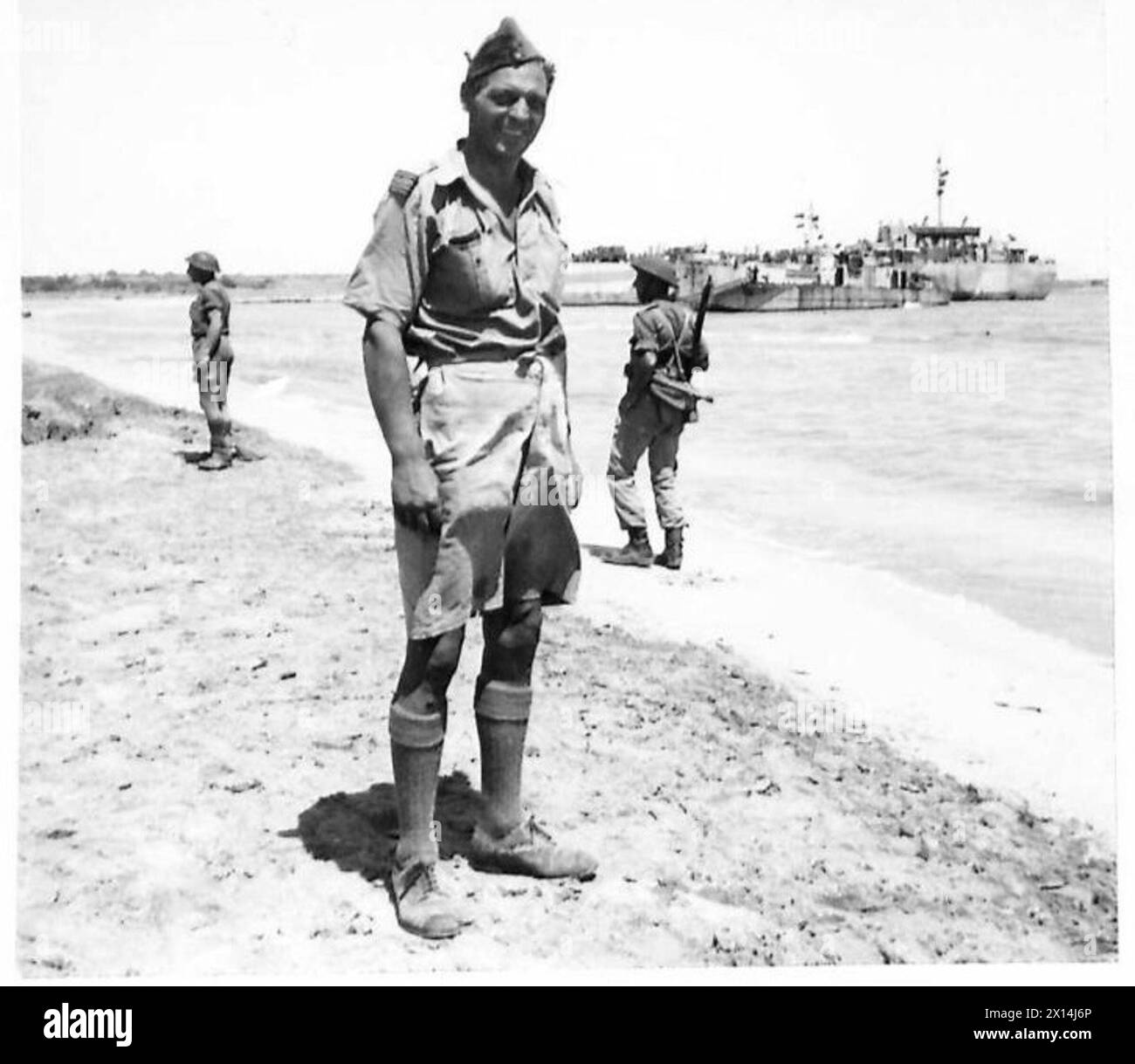 J.L. Brown von der RAF diente als erster Verbindungsoffizier an Land während der alliierten Invasion Siziliens am Kap Passero und koordinierte sich mit den Angriffstruppen. Stockfoto