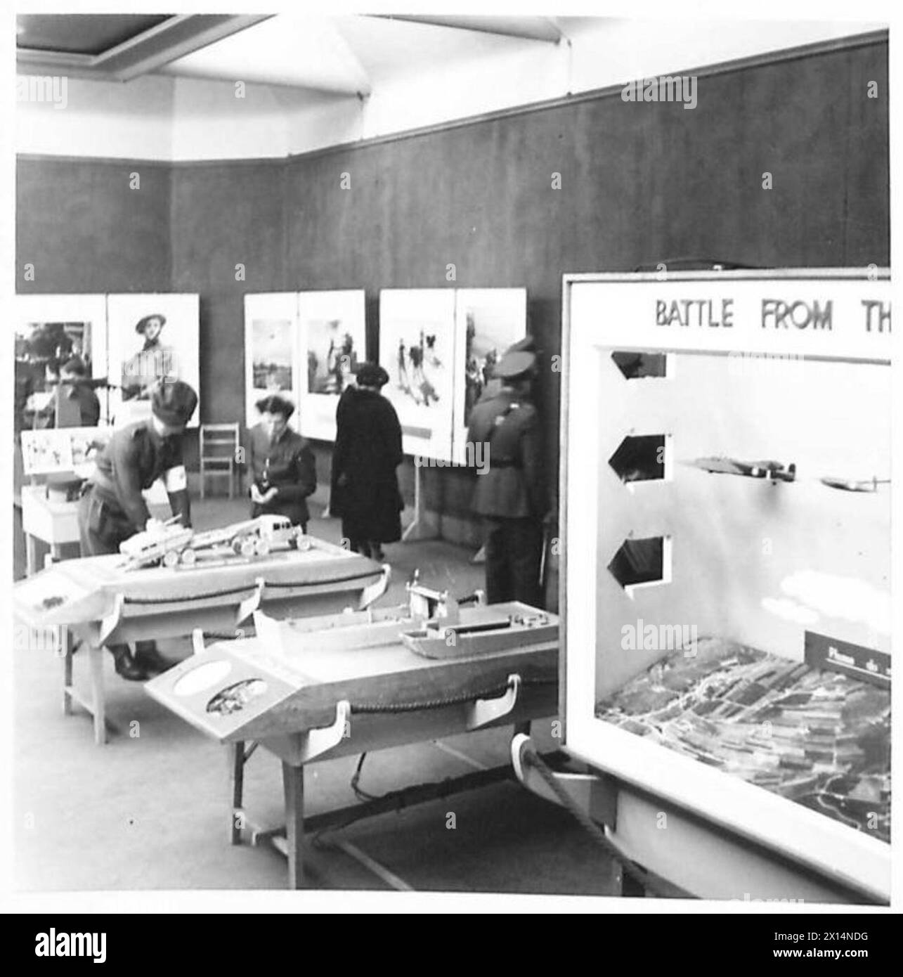 Die Army-Ausstellung in Southampton zeigt Modelle von Sturmlandungsbooten und eines Panzerrückgewinnungsfahrzeugs. Stockfoto