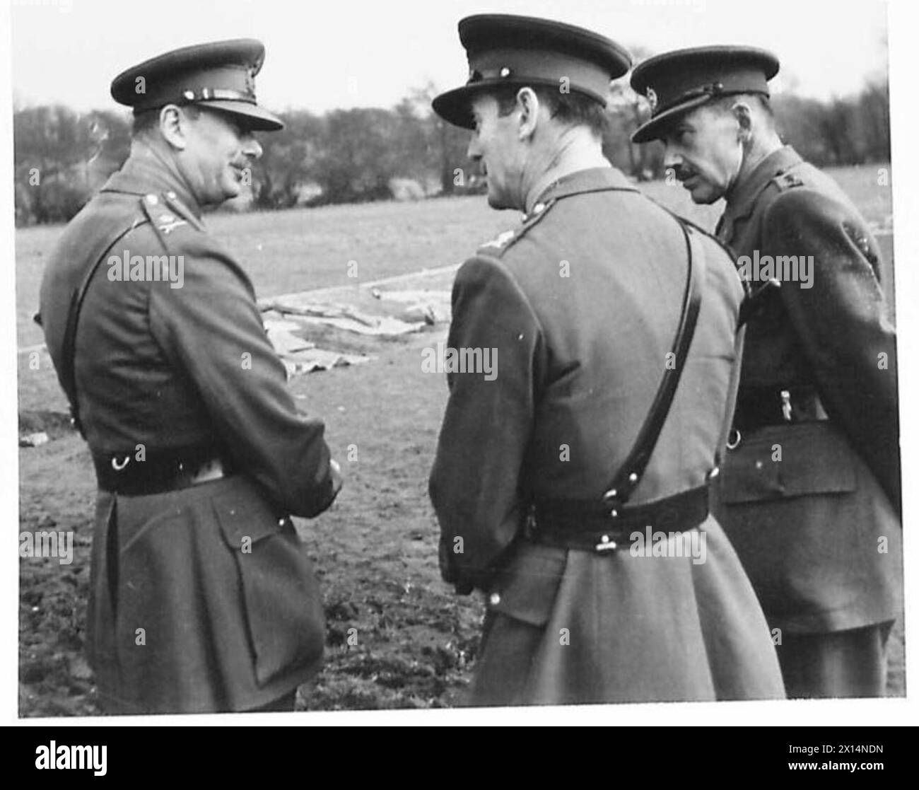 H.R.H. DUKE OF GLOUCESTER BESUCHT M.T. BATAILLONE IM NORTHERN COMMAND - HRH The Duke of Gloucester mit Generalleutnant Sir T.R. Eastwood (Mitte) und Lt.Coll. Sir Charles McGrigor BT., OBE British Army Stockfoto