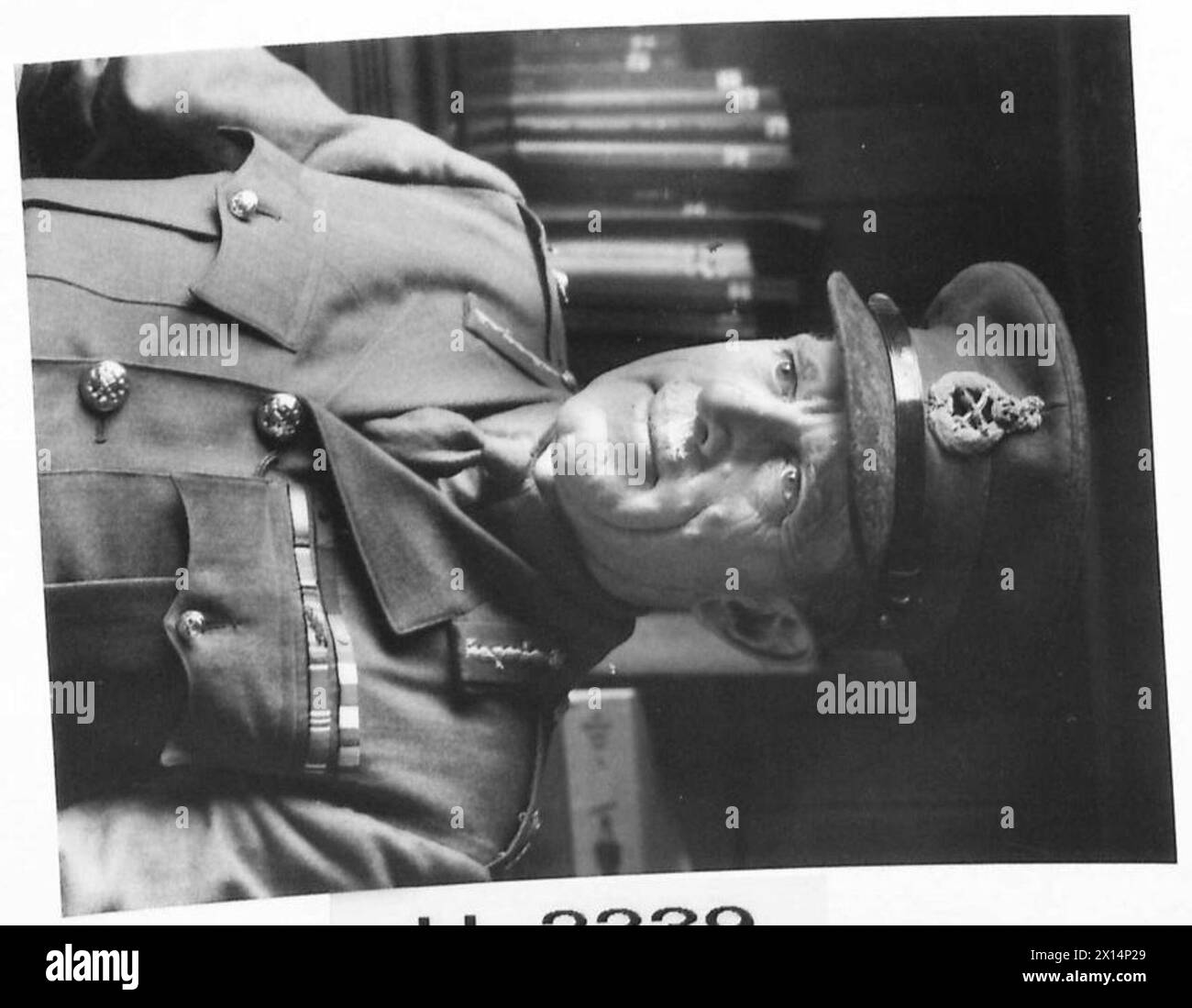 Lieut.-General D.G. Johnson inspiziert die Army School of Cookery, beobachtet die Zubereitung von Lebensmitteln und trainiert Personal der britischen Armee. Stockfoto