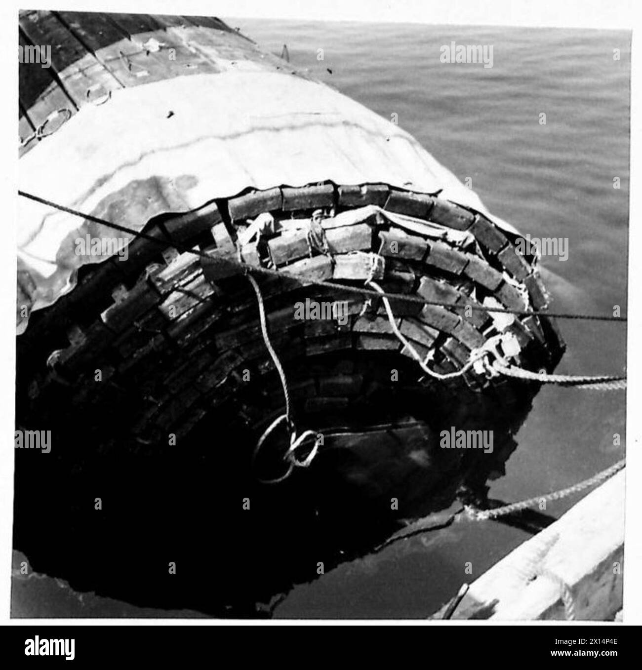 Ein Swiss Roll erlitt Schaden, nachdem er während eines Sturms unter Sonderauftrag für D.TN zerstört wurde. Stockfoto