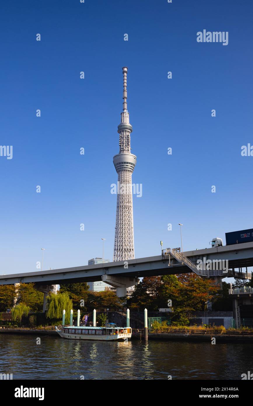 Tokio, Japan - 12. August 2023: Skytree Tower in Tokio. Der 634 m hohe Fernsehturm ist das zweithöchste Gebäude der Welt Stockfoto