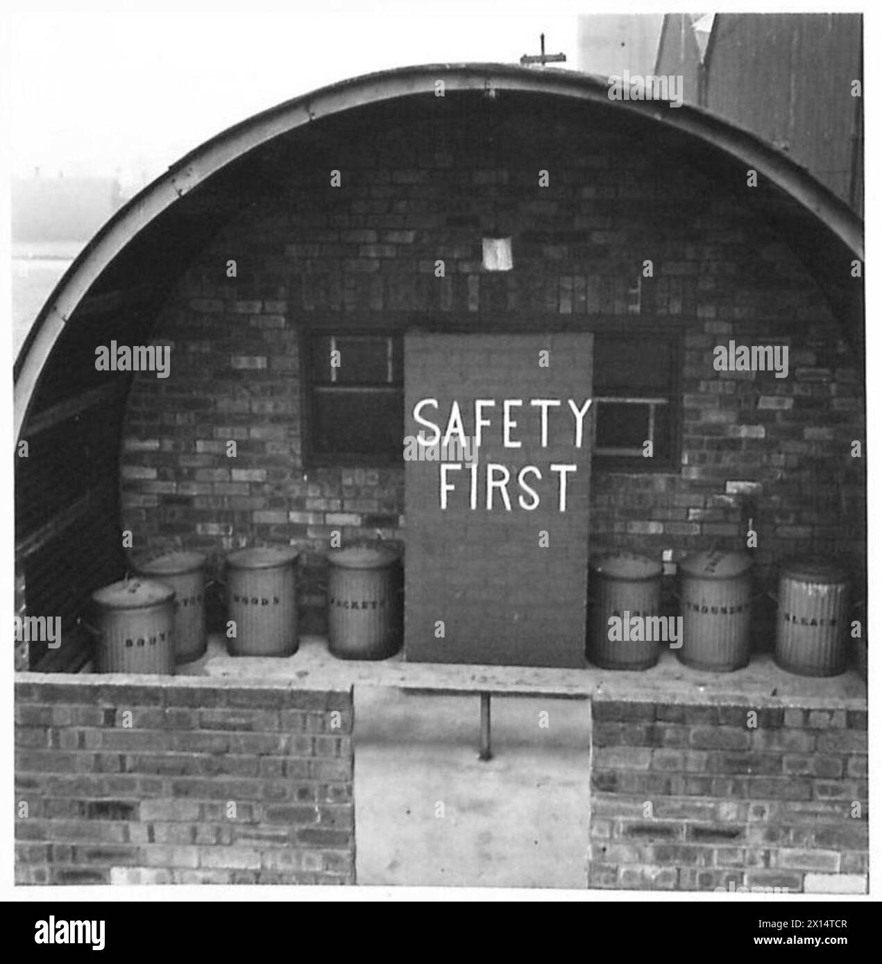 Die persönliche Dekontaminierung ist in der Dekontaminierungs- und Waschanlage für Hygiene und Sicherheit des Personals organisiert. Stockfoto