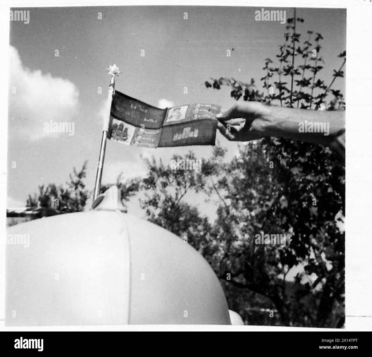 Während seines Italienbesuchs fliegt die Flagge des Premierministers auf seinem Auto, entsprechend dem Lord Warden of the Cinque Ports, gemäß dem Protokoll der britischen Armee. Stockfoto