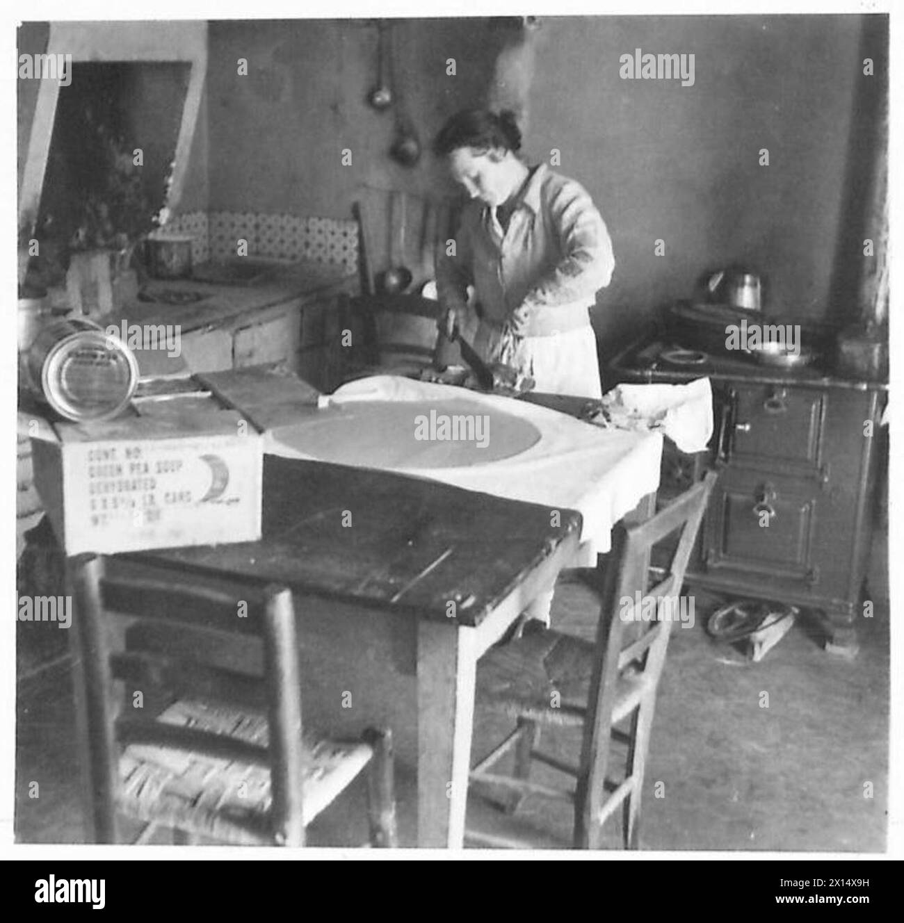 Die italienische Krankenhausküche wird von der alliierten Britischen Armee mit Lebensmitteln versorgt und unterstützt medizinisches Personal und Patienten während der Kriegseinsätze. Stockfoto