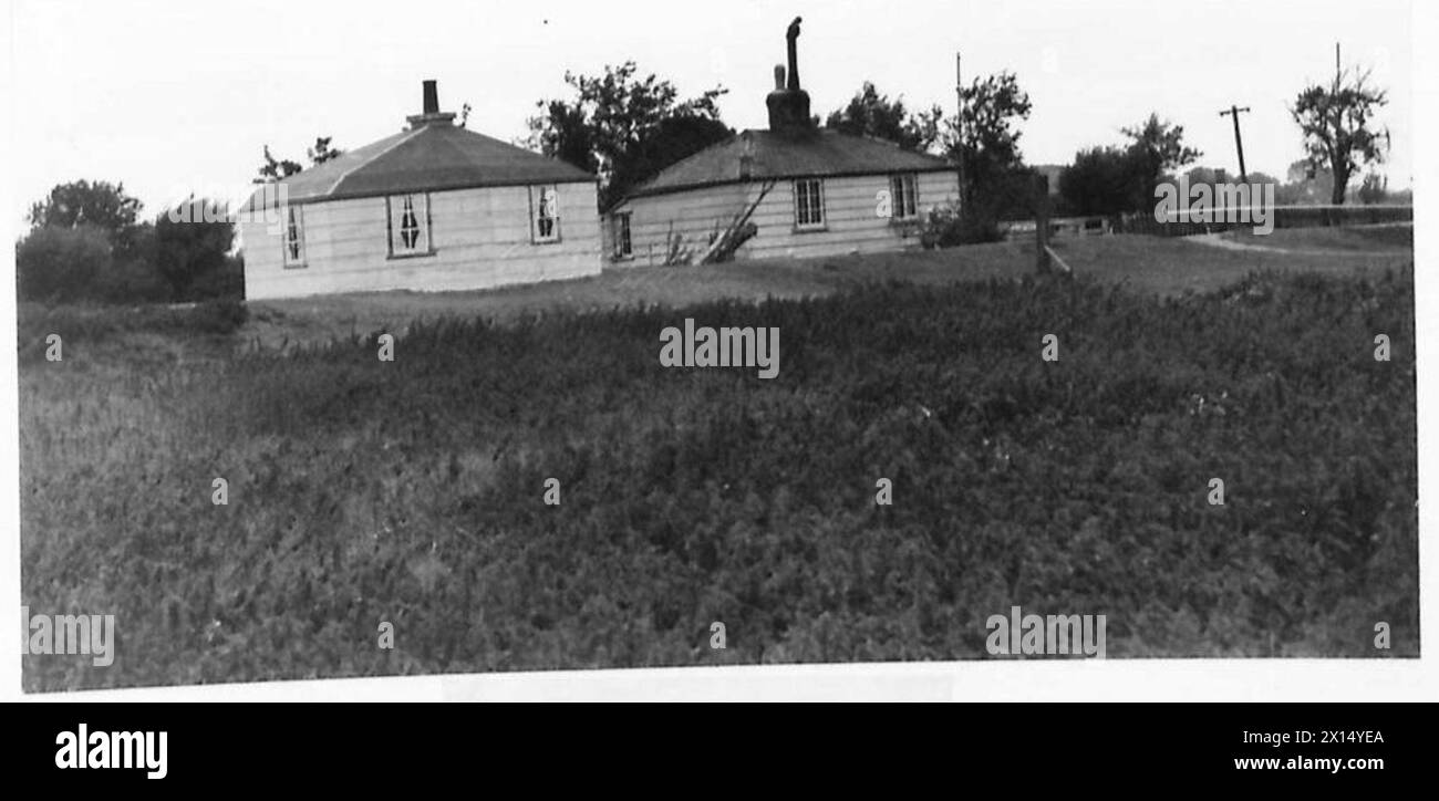 Getarnte Strong Points werden von Personal des 2. Korps der britischen Armee besetzt, um die Verteidigungspositionen während der Feldoperationen zu verbessern. Stockfoto