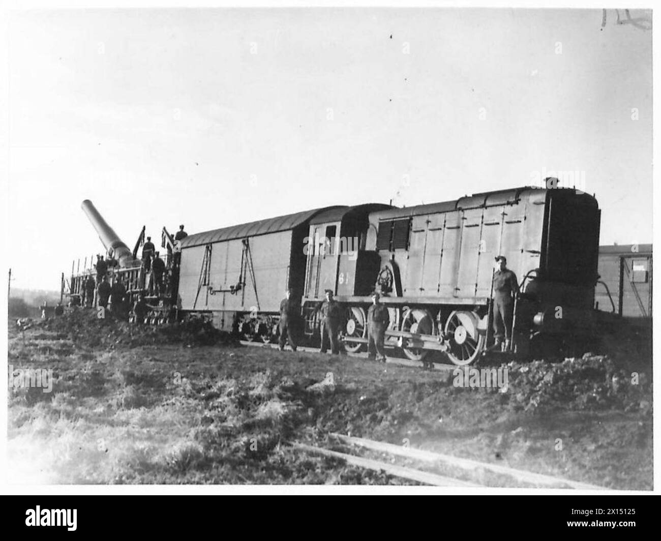 18-ZOLL-HAUBITZE - die 18-ZOLL-Haubitze und ihre Lokomotive bei der Catterick British Army Stockfoto