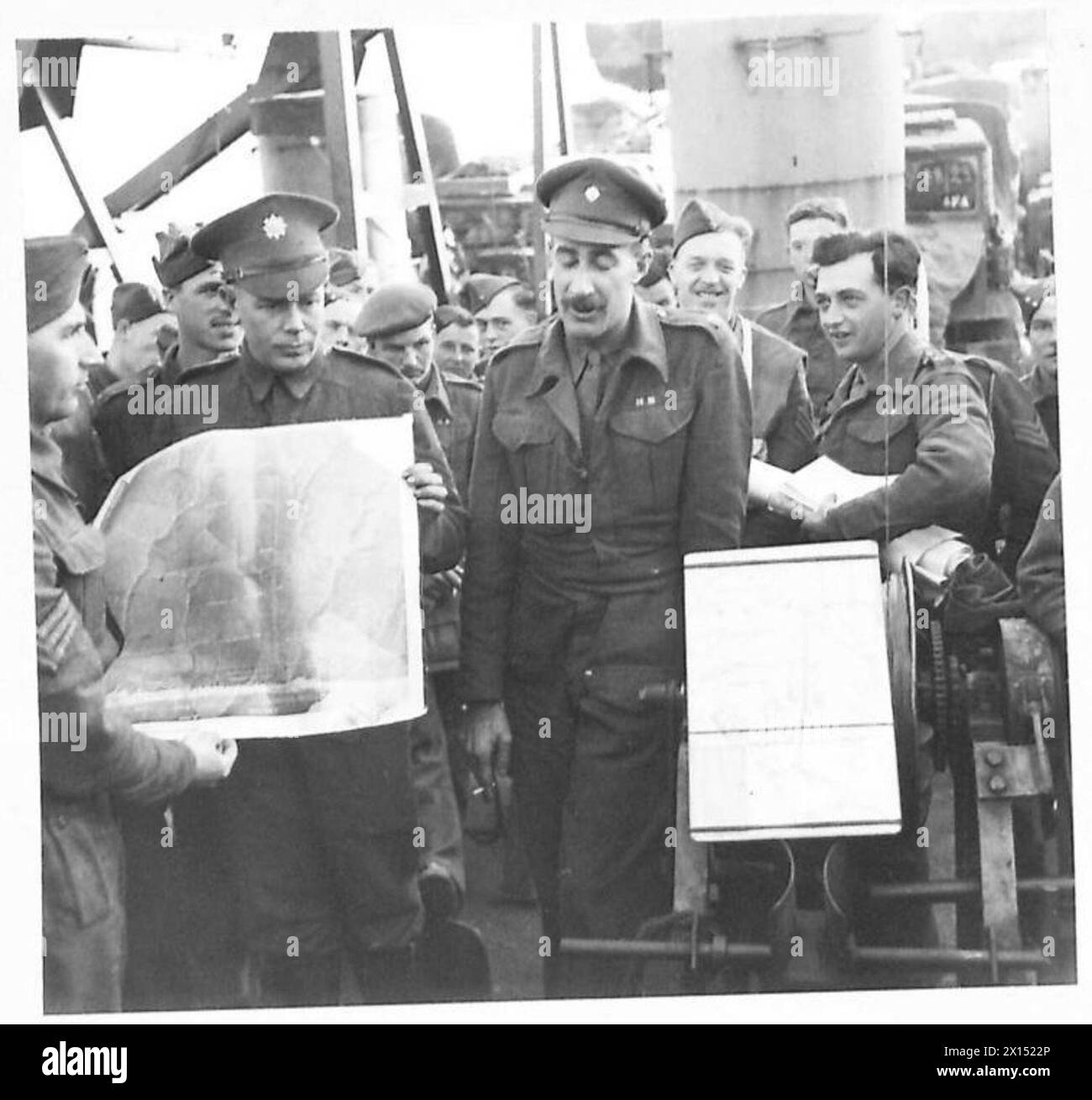 Major Fletcher spricht seine Männer in den frühen Stadien der alliierten Landung südlich von Rom an Stockfoto