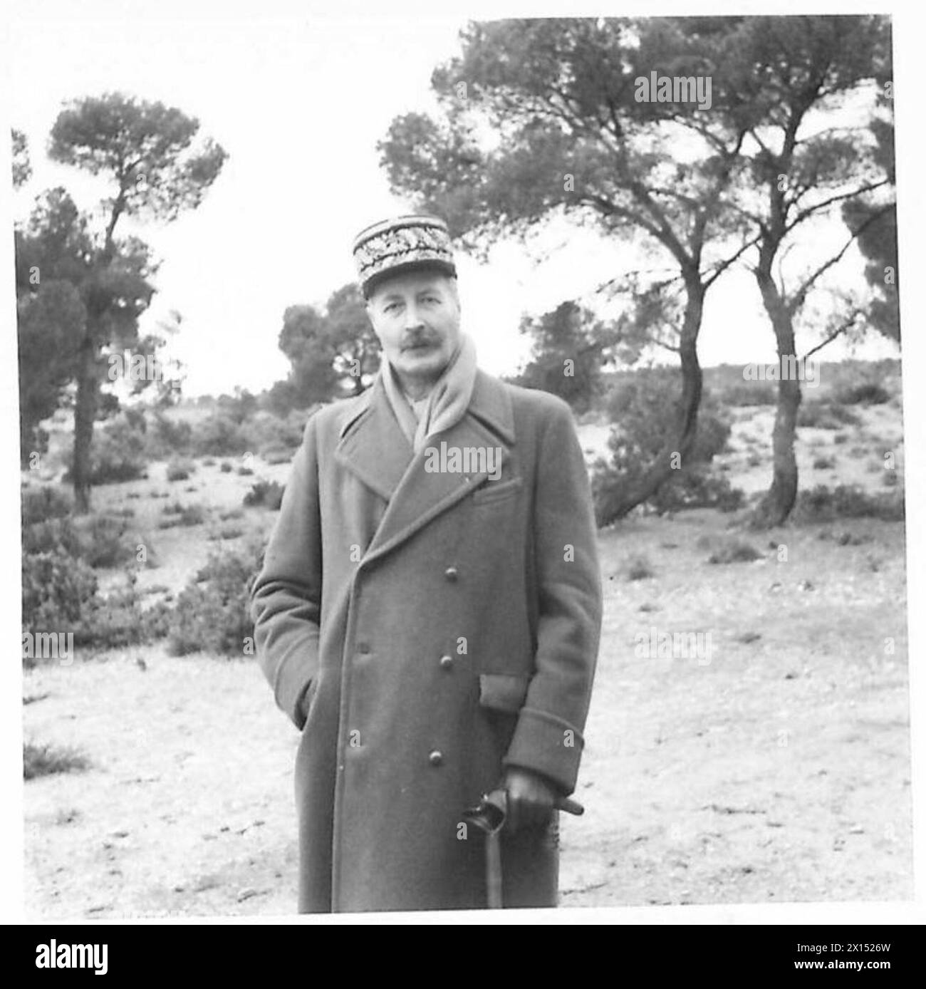 General Giraud trifft den stellvertretenden Oberbefehlshaber während eines offiziellen Militärtreffens der britischen Armee ein. Stockfoto