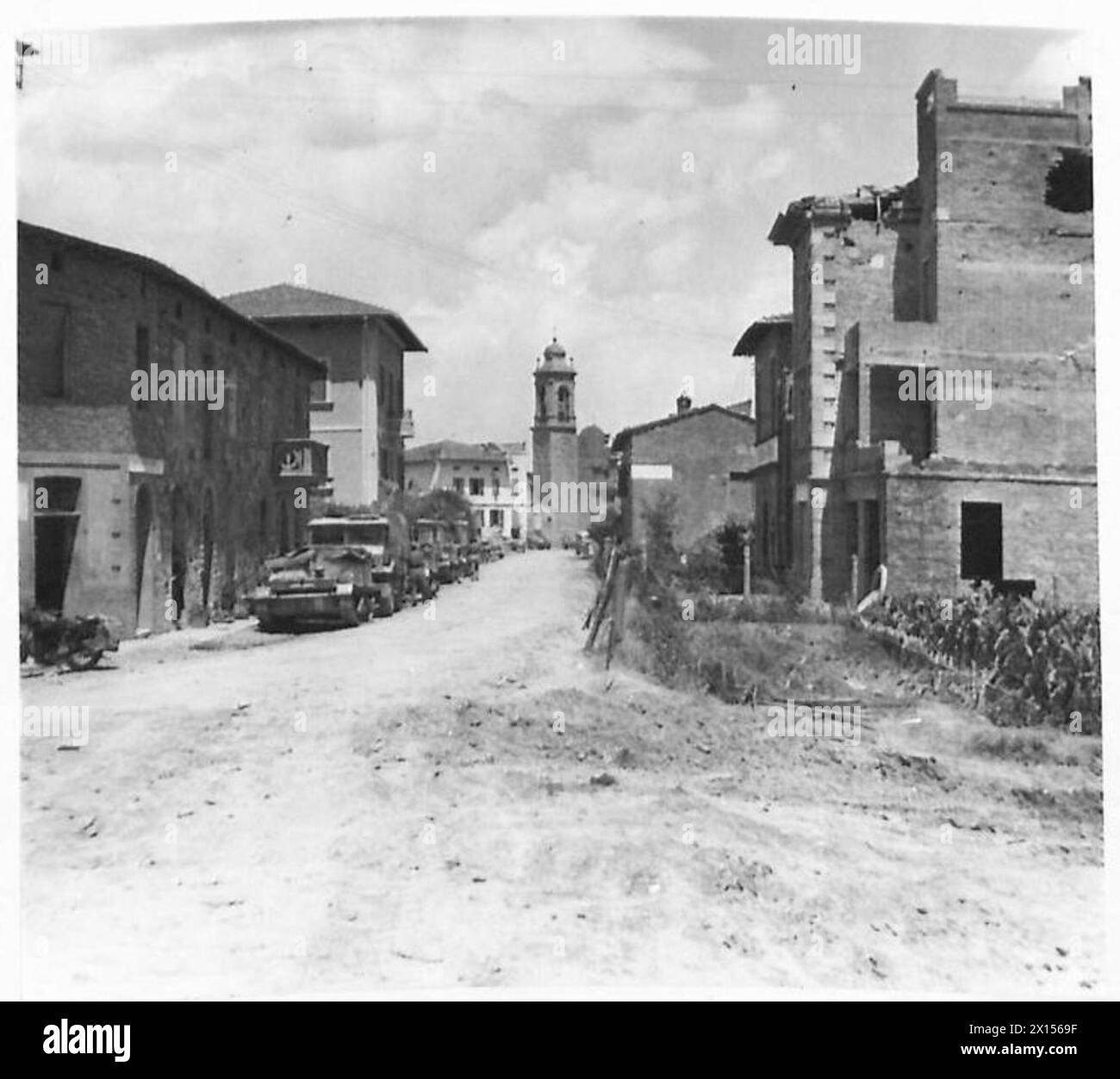 ACHTE ARMEE : EINNAHME VON VAIANO - die Hauptstraße der Stadt Vaiano British Army Stockfoto